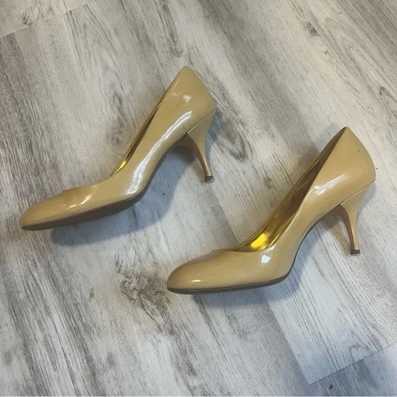 Coach patent mustard court shoe high heels - Picture 6 of 7